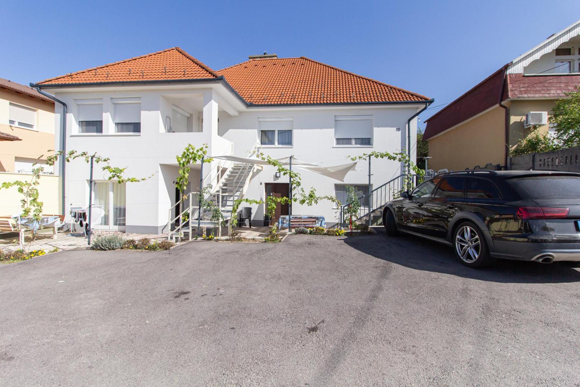 Deli Terasz C Apartman Free Parking, Self-Check-In Anytime Gyor Exterior photo